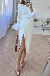 Ultimate Elegance – Midikleid mit Federbesatz und Schlitz an den Ärmeln